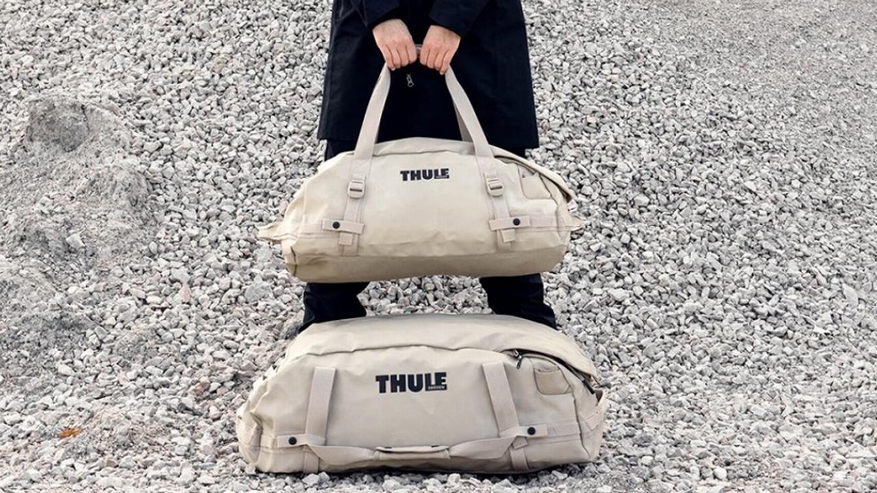 ブランドで人気のダッフルバッグに新色が登場。2WAYでタフに使える大