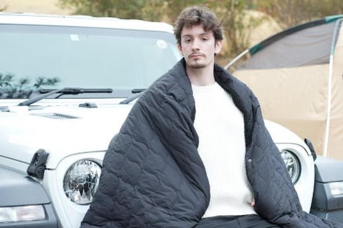 多用途に使える宇宙服素材ブランケット。「WARM BLANKET」で冬を楽し