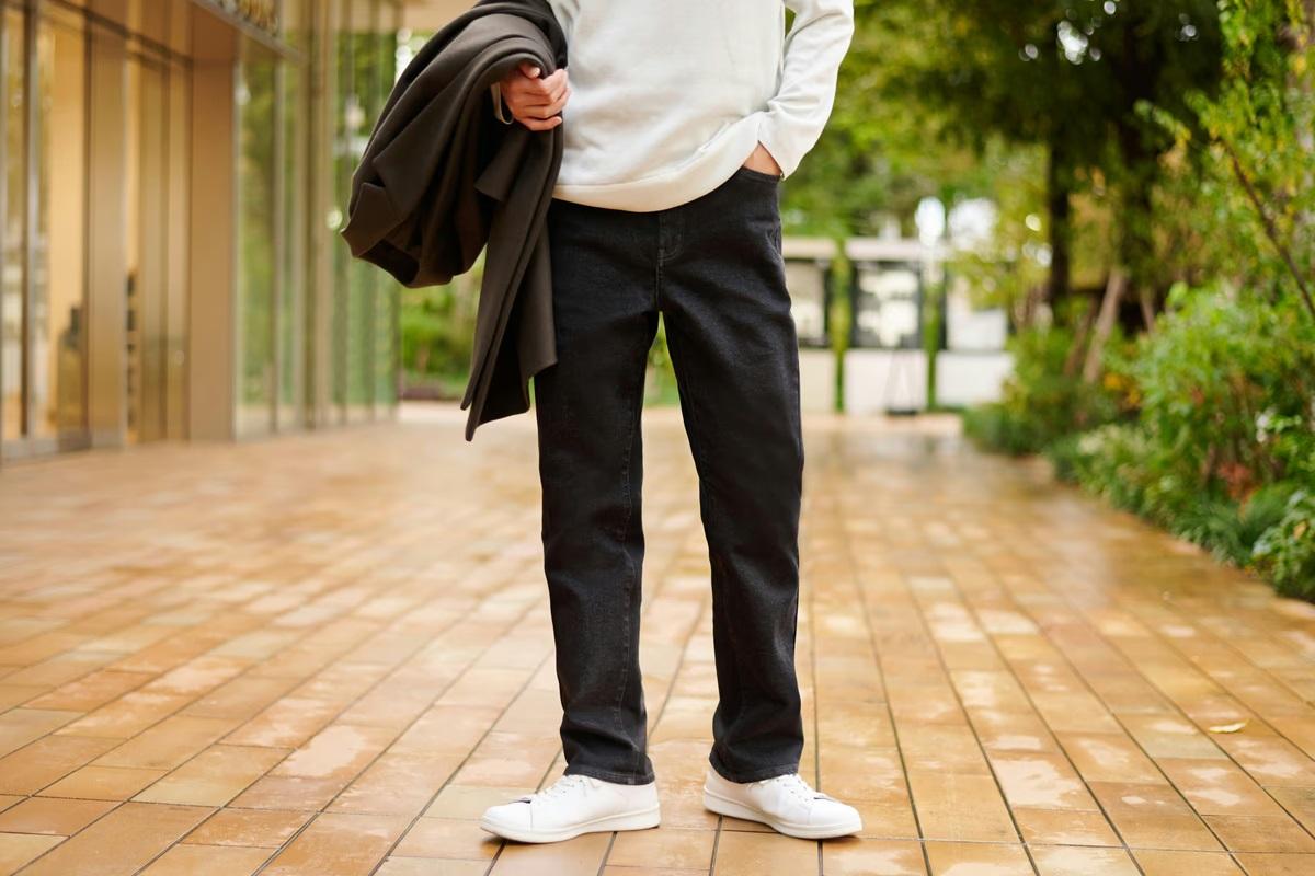 見た目は本格デニムパンツ。でもラクすぎる、ストレッチ自在な岡山発の