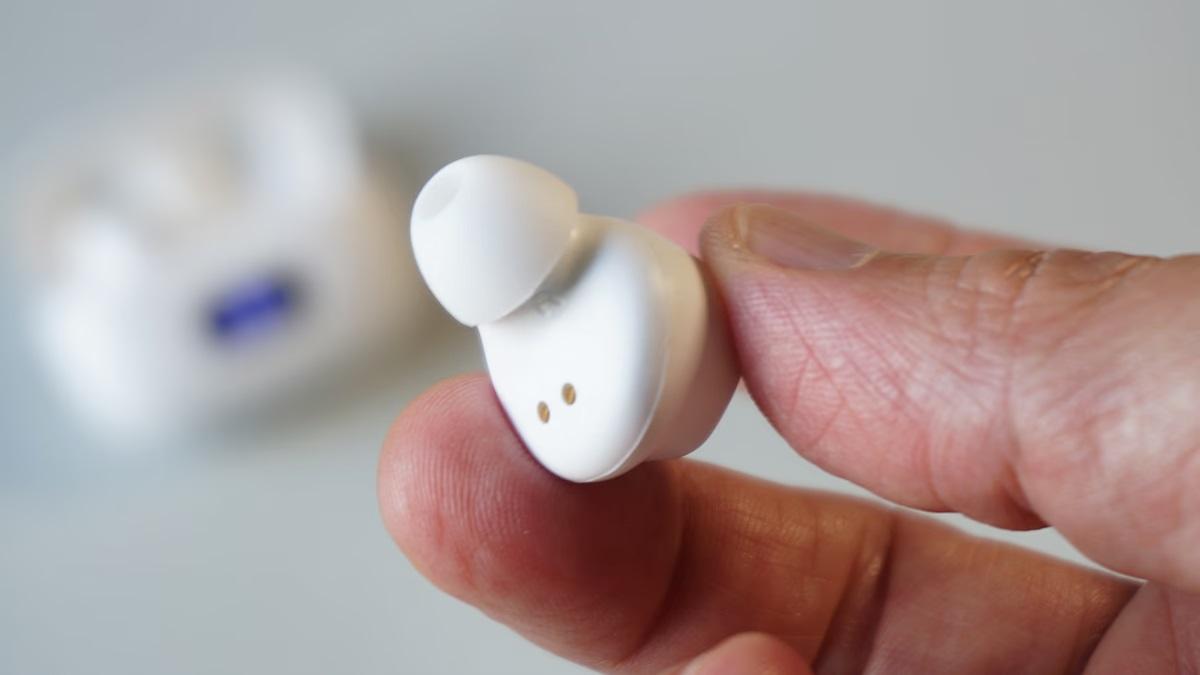 聞こえづらい」をそっとフォロー。見た目ほぼワイヤレスイヤホンな集音
