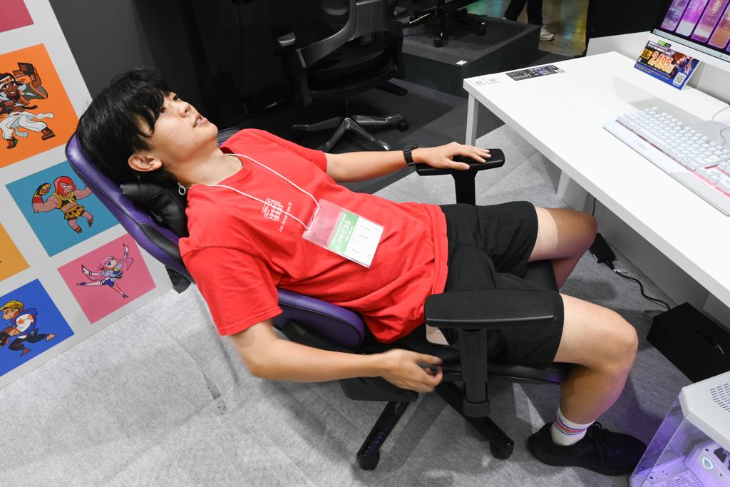 ニトリ、お値段以上の快適ゲーミングチェア＆デスクを発売していた