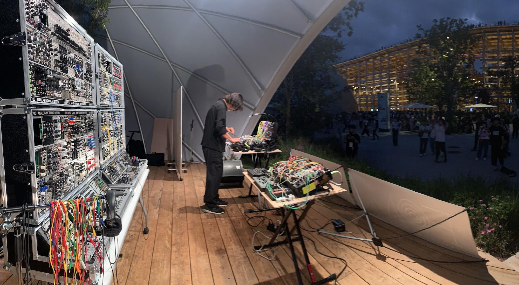 AIが作るより速く、人がパッチング。モジュラーシンセの祭典「Festival