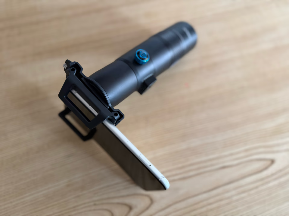 本気のカメラがなくてもプロみたいな写真が撮れる。スマホに簡単装着