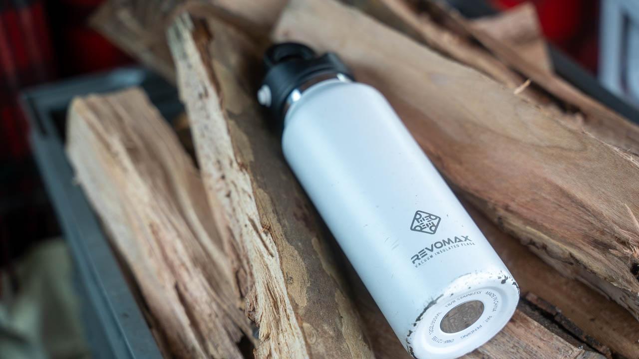 開閉の気持ちよさ。REVOMAXのステンレスボトルは毎日使ってストレス 