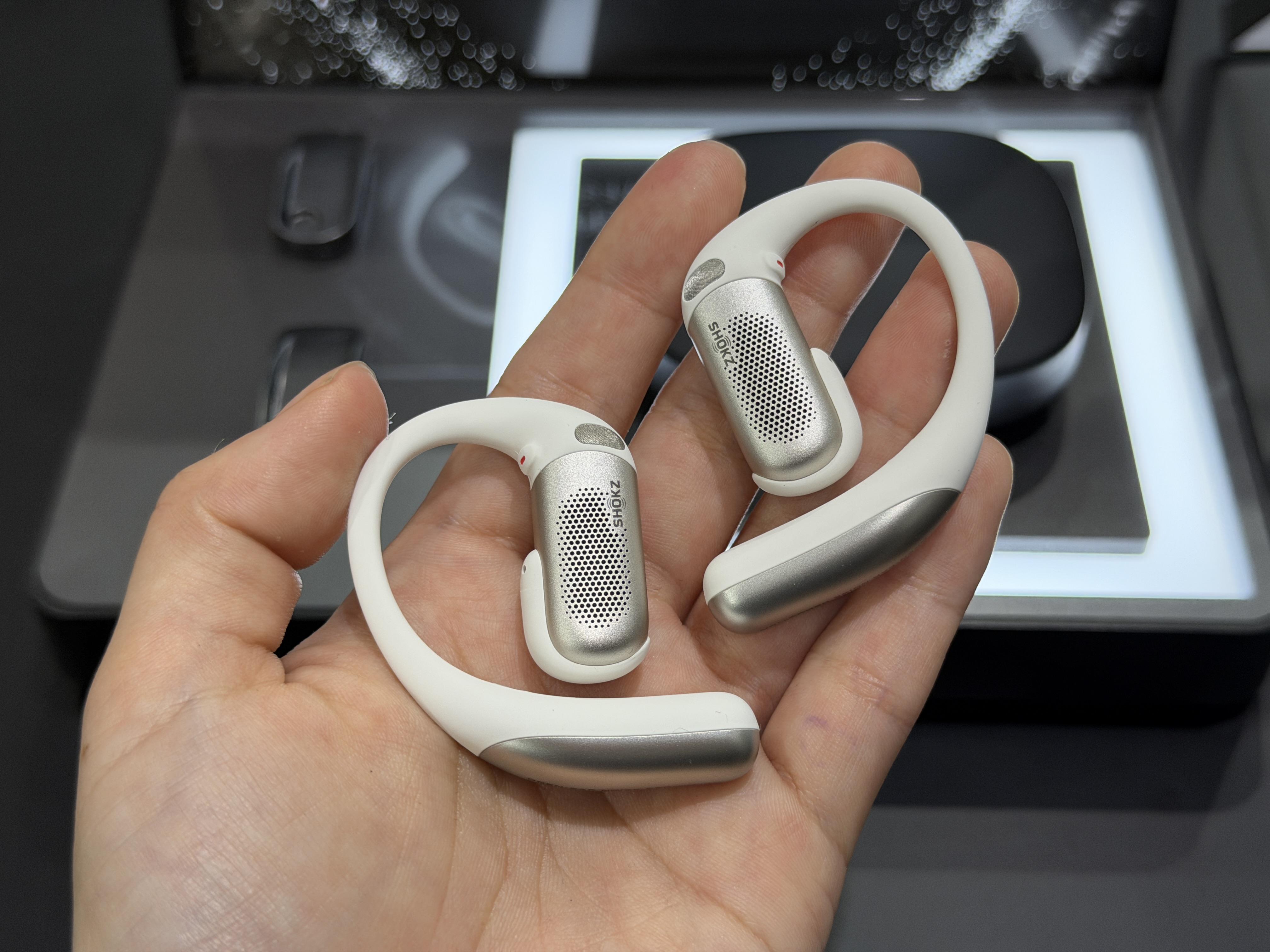 【1日使用美品】SHOKZ OpenFit Pro オープンイヤー ノイキャン オープンイヤーなのに“ノイキャン”。Shokz「OpenFit Pro」が常識を変え