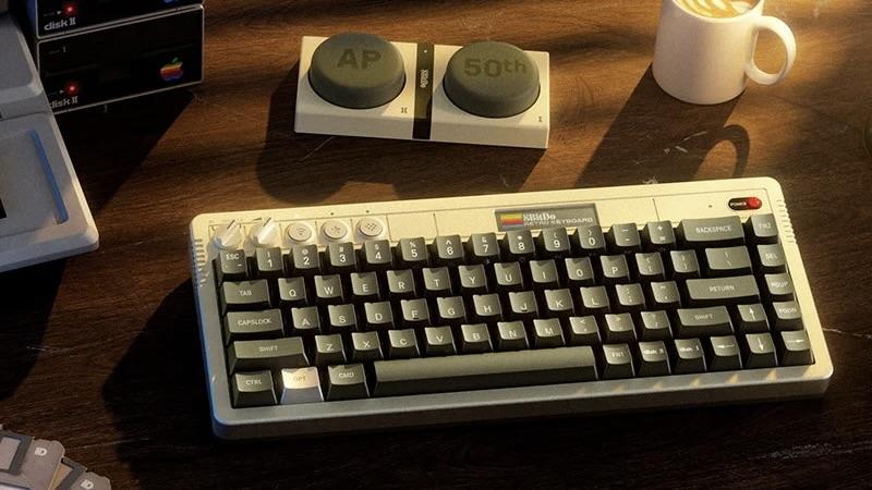 レトロなMacintoshに思い入れのあるあなた、こんなキーボードはどう