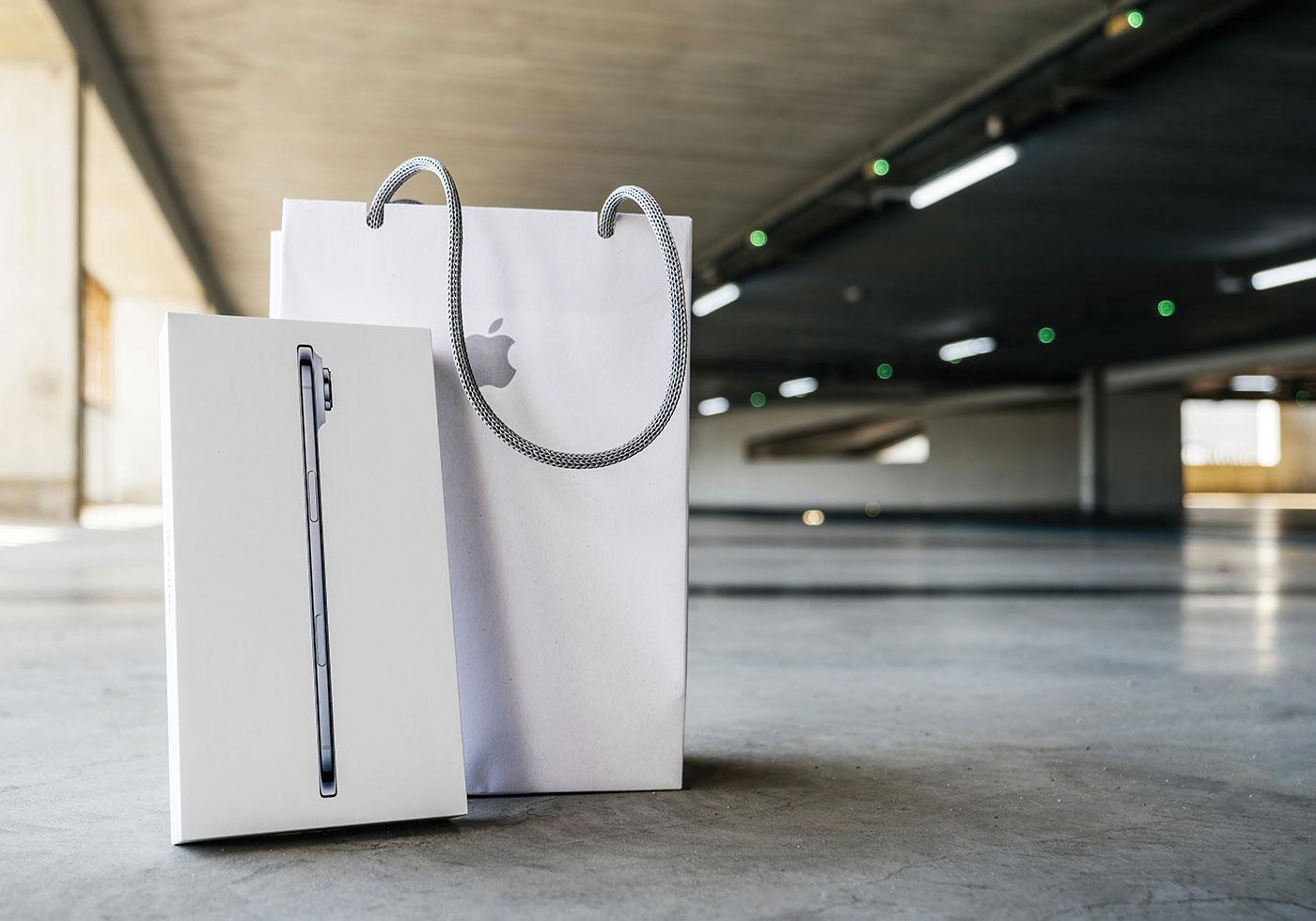 Appleは「Ultra」時代に突入か。折りたたみiPhoneも有機EL MacBookもぜ