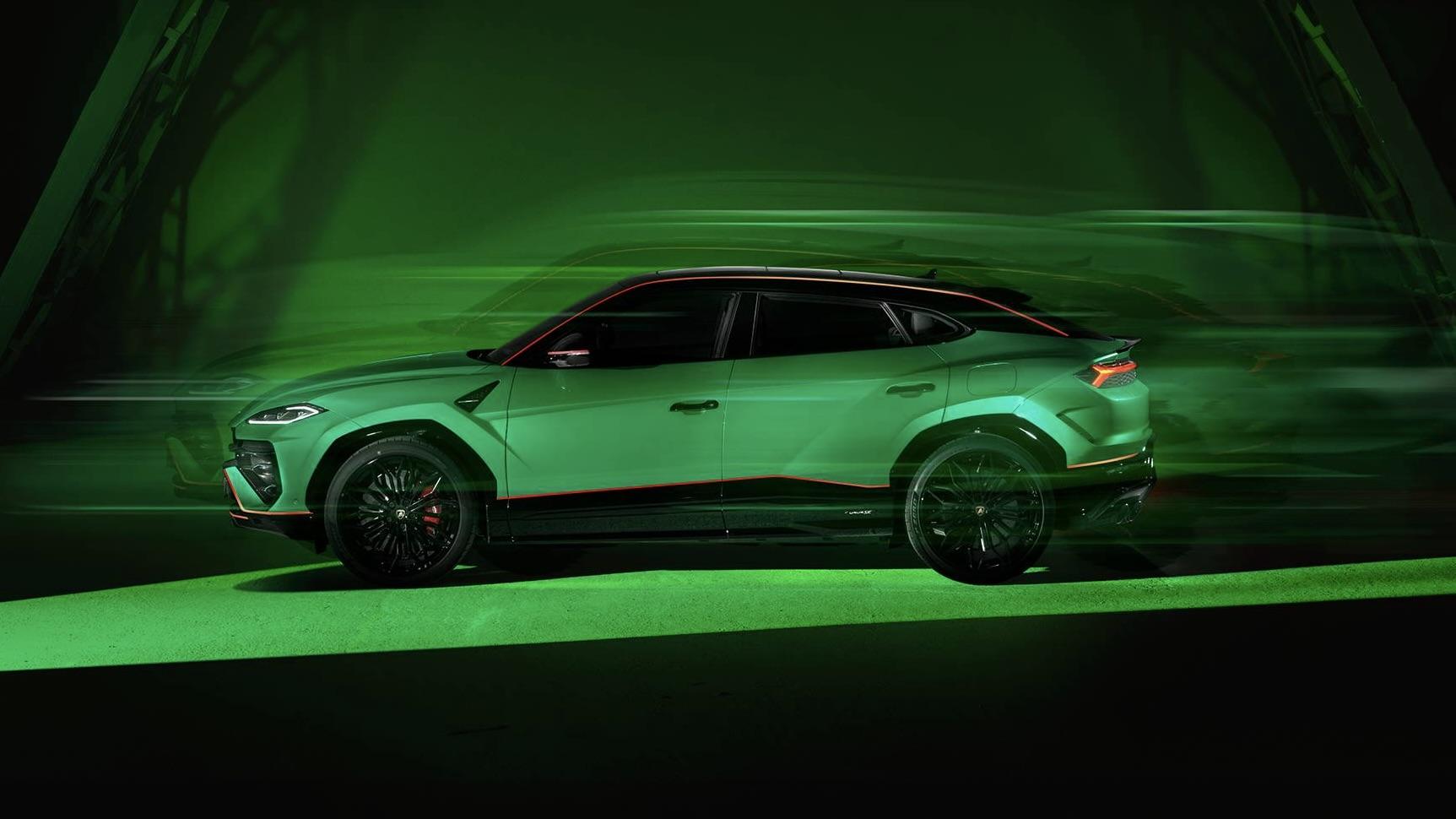 ランボルギーニの限定SUV。外装も内装も自分好みに染められる
