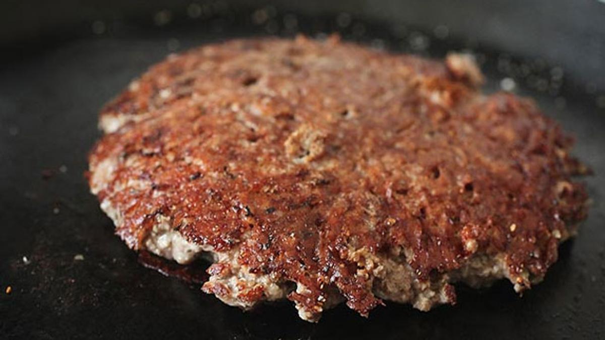 新常識 つぶしハンバーグ をカリッとおいしく焼く3つのポイント ライフハッカー ジャパン