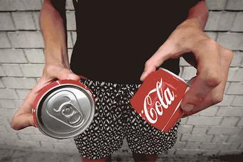 「2人でシェアする缶」で笑顔が生まれる！ コカ・コーラのプロモーションが展開中