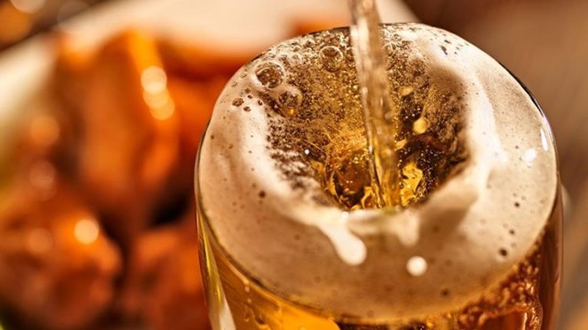 ビールはグラスに注ぐ角度によって味が変わる ライフハッカー ジャパン ビールはグラスに注ぐ角度によって味が変わる ライフハッカー ジャパン