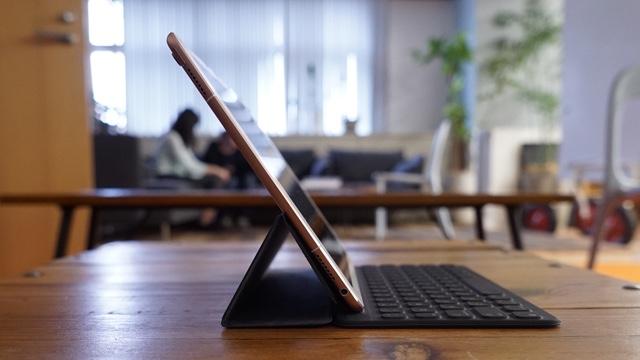 9.7インチ版iPad Proのレビュー。小さなボディにパワフルな機能