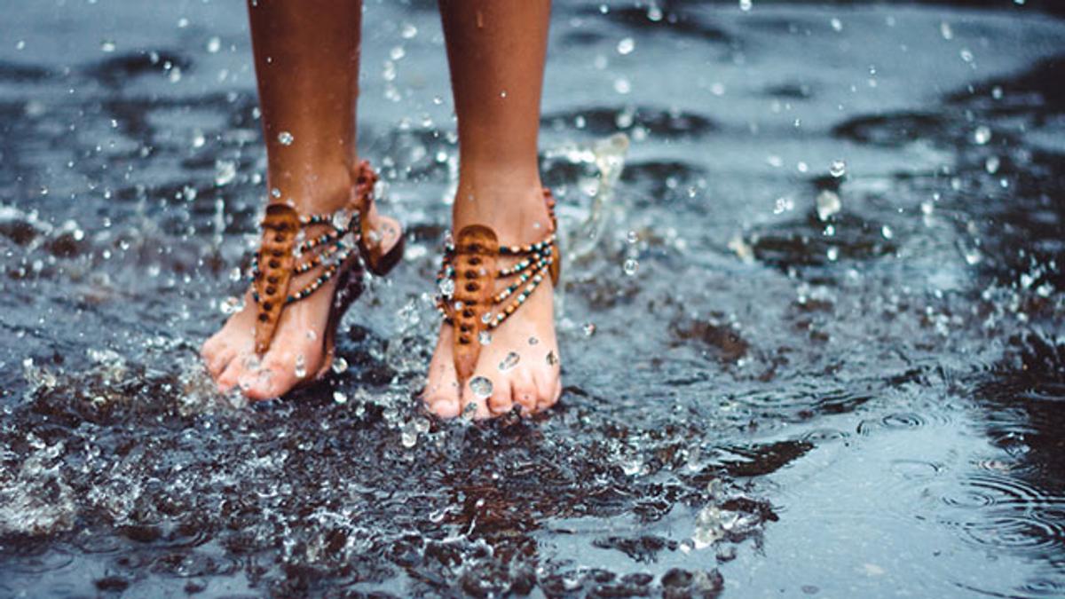 雨で足元を濡らしたくないあなたへ 先週のライフハックツールまとめ ライフハッカー ジャパン