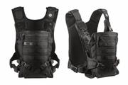 まるで防弾チョッキ。アメリカのパパの間で話題の抱っこひも「BABY CARRIER」