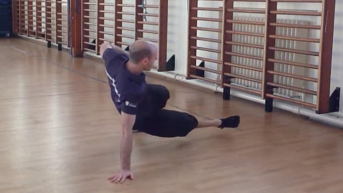 動画あり コリをほぐし体幹を鍛える 15分間自重トレーニング フロー が長時間のデスクワーク後におすすめ ライフハッカー ジャパン