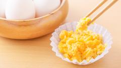 見た目も鮮やか、ちょい足しで栄養バランスと仕事の質もアップが狙える｢炒り卵｣のおいしいレシピ