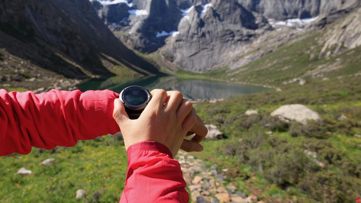 紅葉の季節が到来。登山やハイキングで使いたいスマートウォッチはこれだ | ライフハッカー・ジャパン