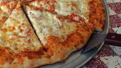 食べ残したピザは冷蔵庫で保管すべき？ それとも常温？