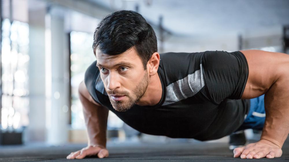 腕立て伏せ」が苦手な人のための、上半身の鍛え方 | ライフハッカー
