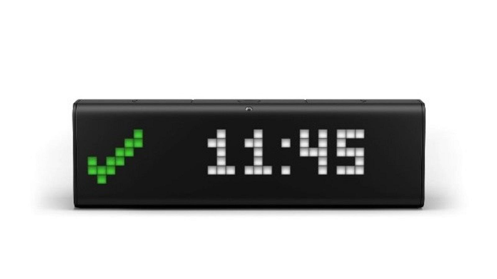 必要な情報だけをミニマムに表示。天気や気温も一目でわかるスマートクロック『LaMetric TIME』 | ライフハッカー・ジャパン