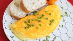卵×チーズの最高峰。3種のチーズオムレツの作り方｜卵料理レシピ