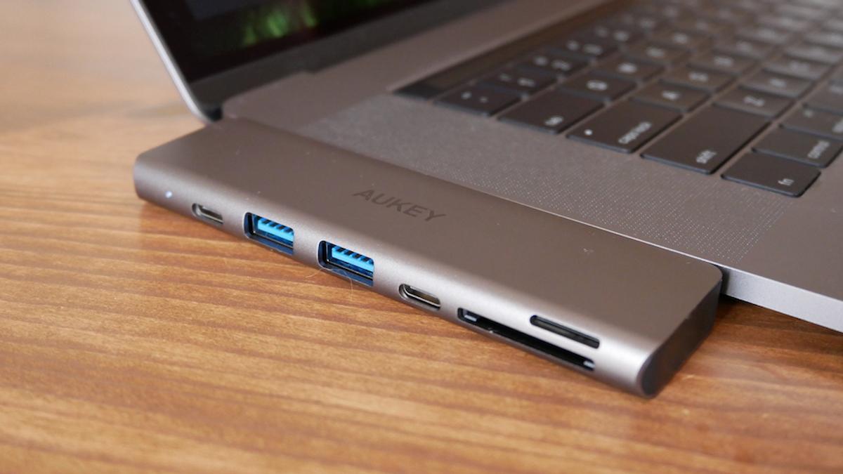 Aukey Usb Cマルチハブcb C76 レビュー 重さ48g 操作中にケーブルが邪魔にならない ライフハッカー ジャパン