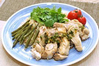 仕込み1分、鶏肉とお米を入れるだけ。炊飯器でつくる「カオマンガイ」レシピ