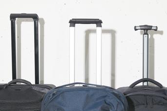 4輪よりも軽く、悪路でも使える旅行カバン。実用性の高い2輪キャリーケース3選