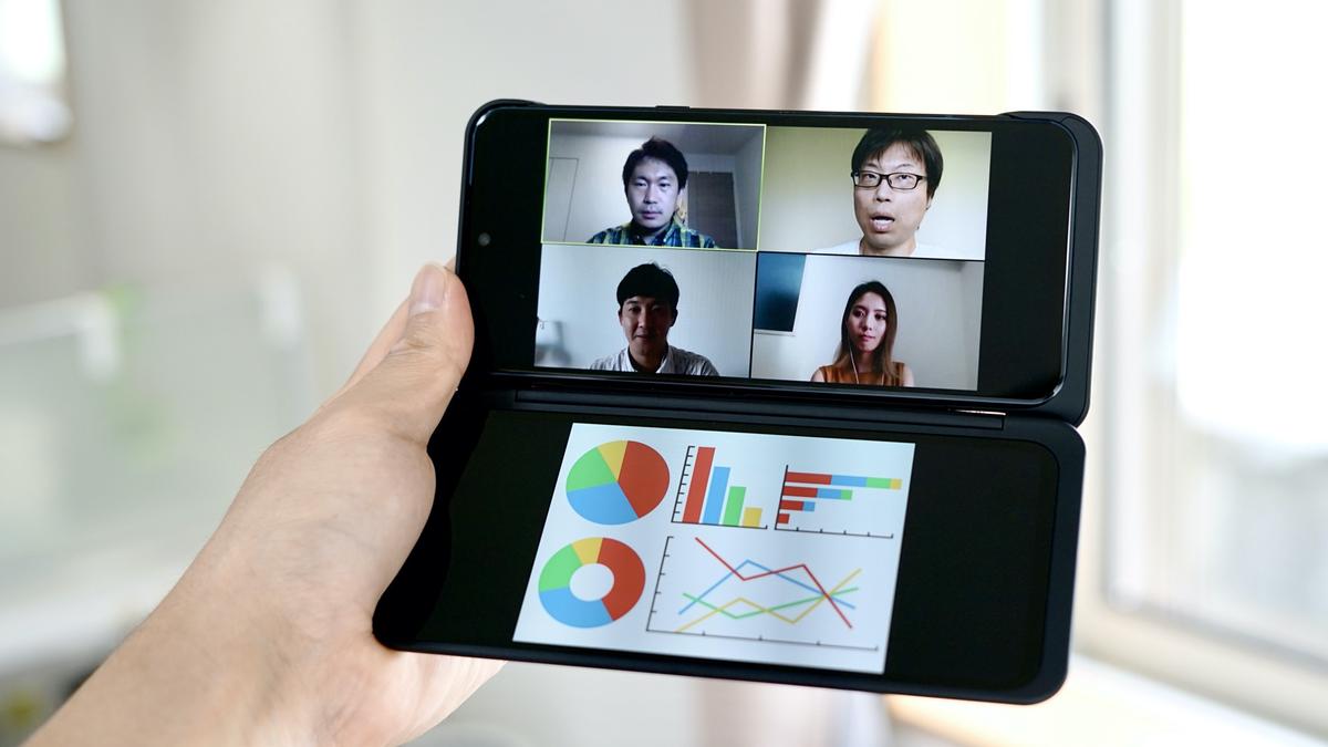 ノートpc不要 最新2画面スマホの実力を リモートワークで試してみた ライフハッカー ジャパン