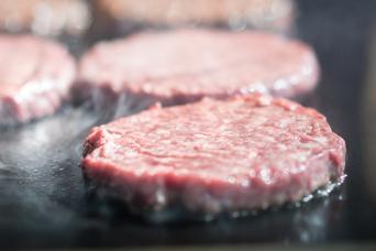 おうちでハンバーガーを作るなら、低脂肪のお肉を使おう。その理由は？