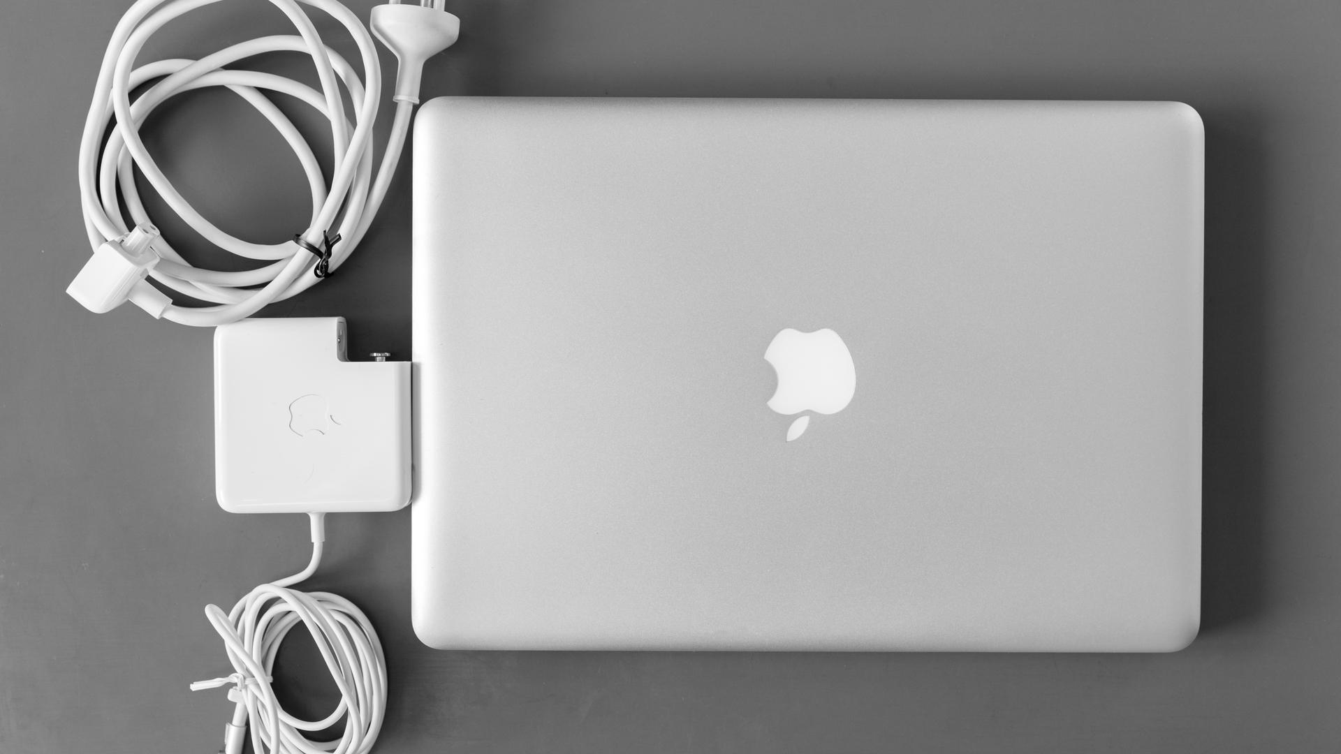 Apple MacBook Air 2020 充電器 持ち運びケース付-