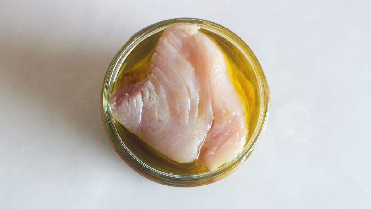 低温調理で作る マグロのコンフィ のレシピ ライフハッカー ジャパン