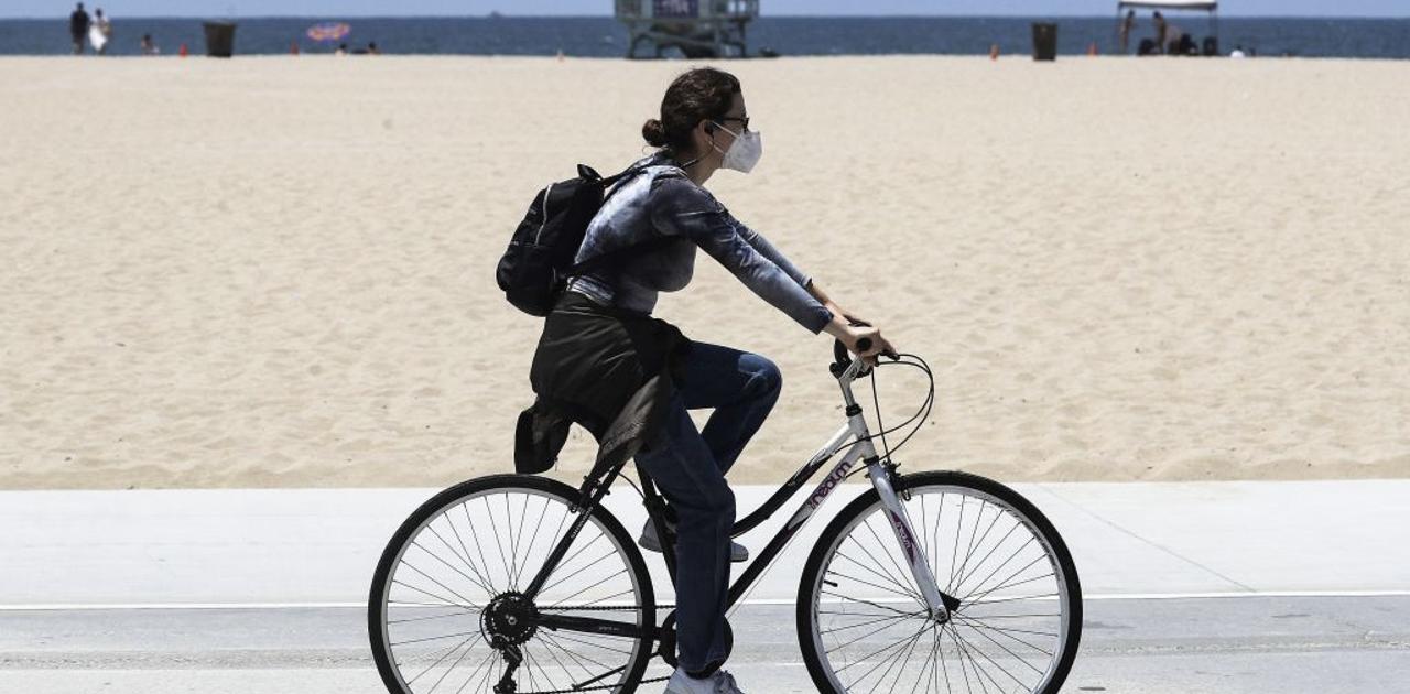 自転車で物を運ぶ仕事