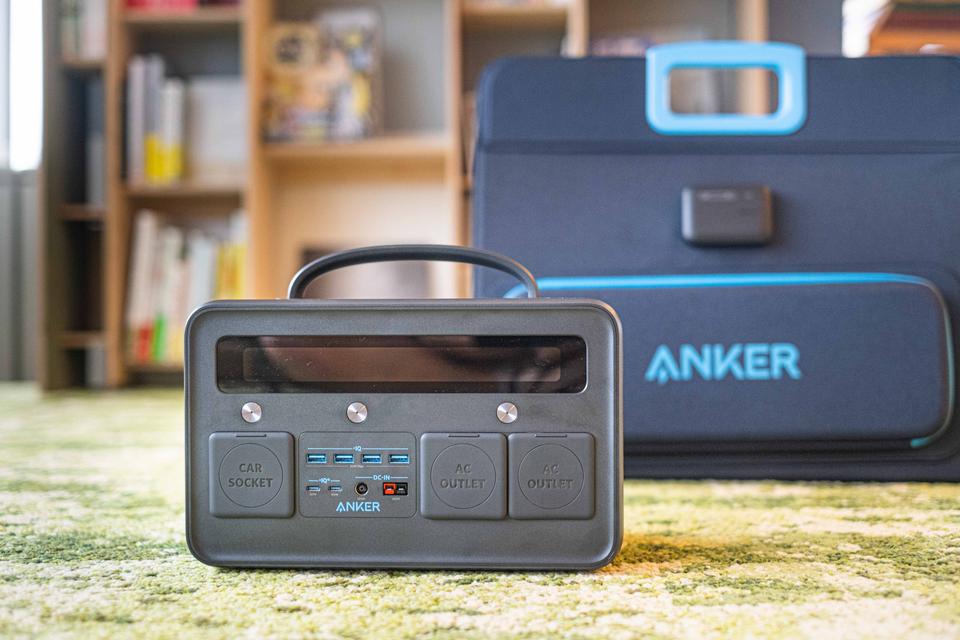 Ankerのポータブル電源とソーラーチャージャー
