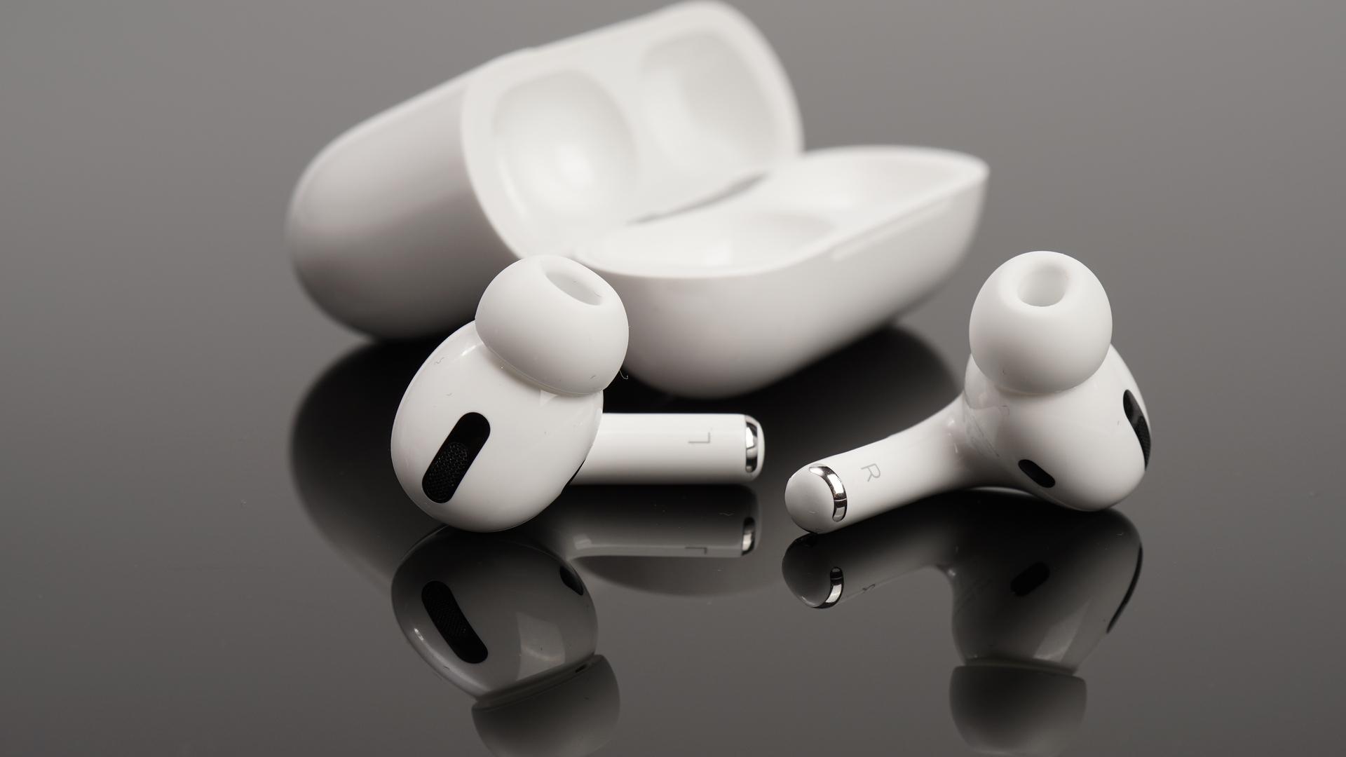 AirPods Proを素早くフル充電する方法 | ライフハッカー・ジャパン