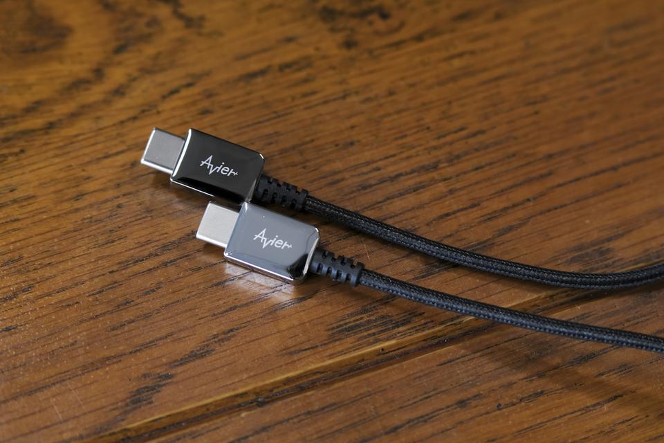 Avierのケーブル