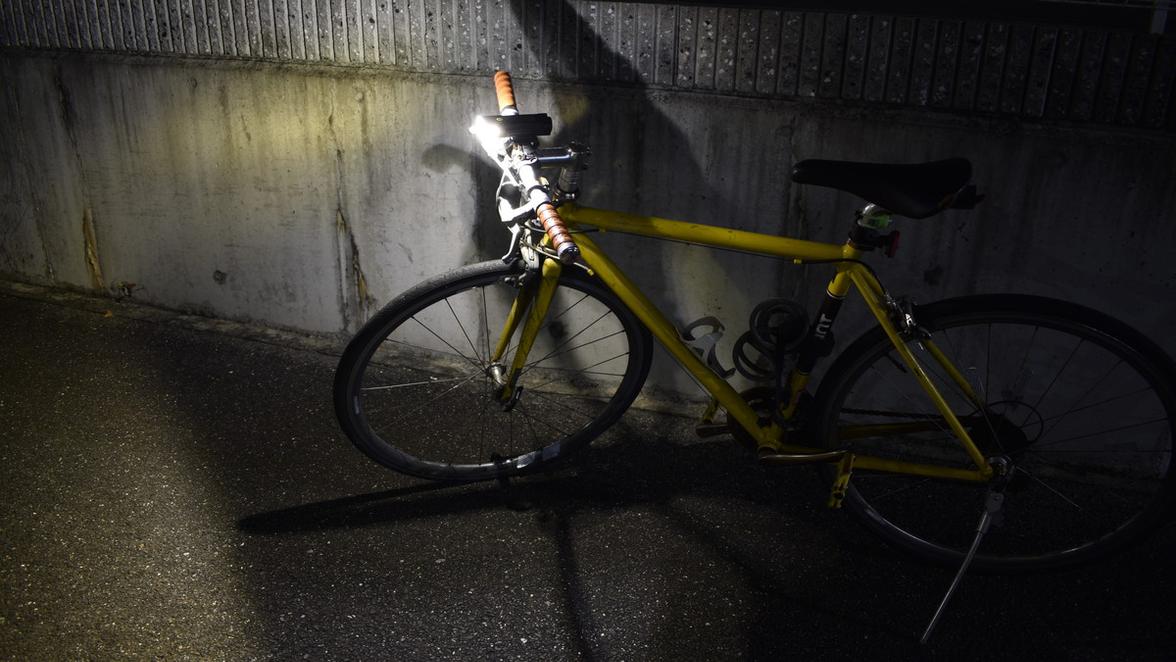 取付1秒 防水加工 上下左右 180 広範囲照射の自転車ライト ライフハッカー 日本版