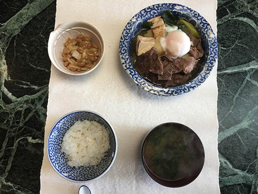 朝食