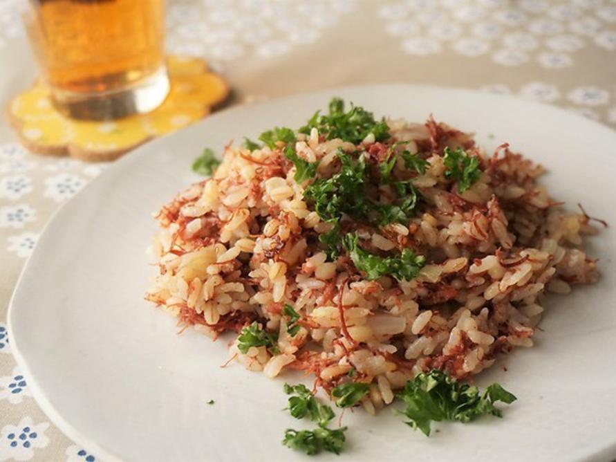 炊飯器で作るもち麦入りコンビーフピラフ