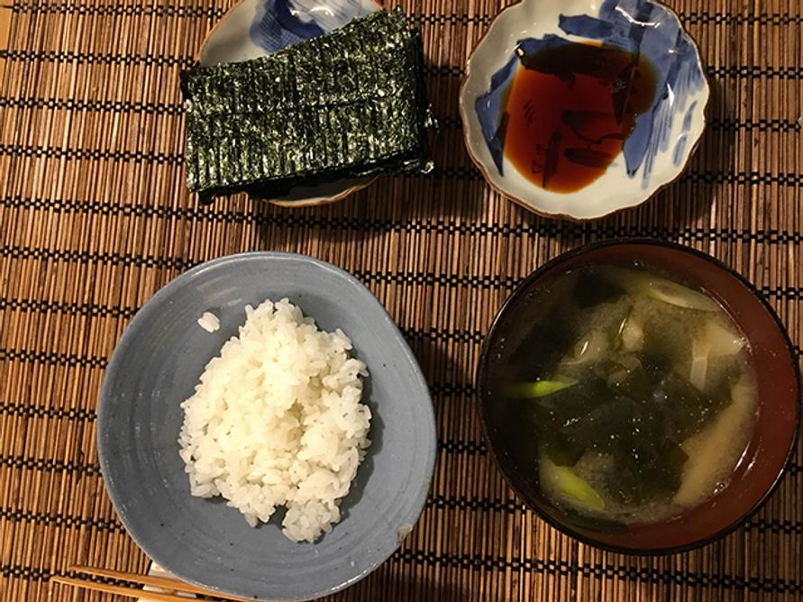 ごはんと味噌汁