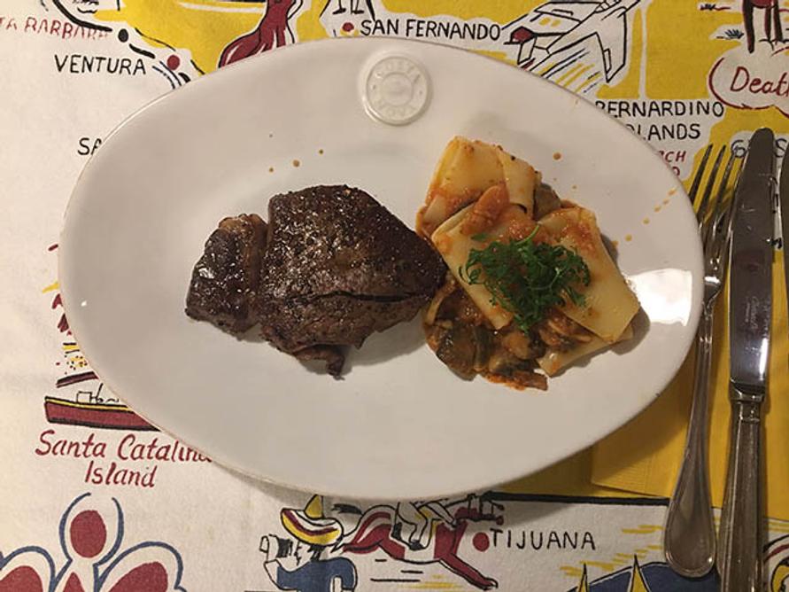 ステーキとパスタ