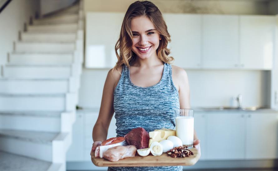 肉を持った女性