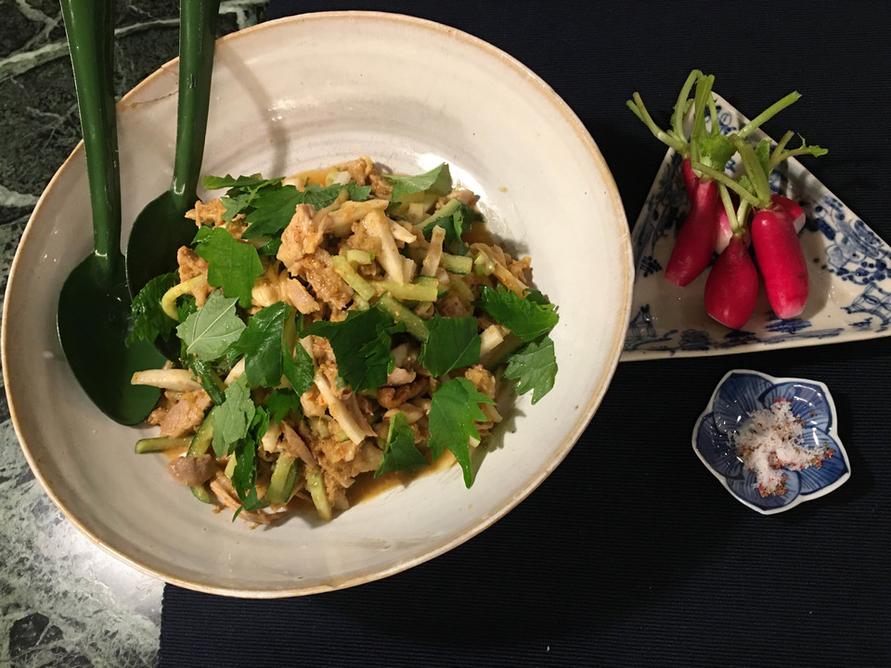 蒸し鶏と野菜の胡麻和え