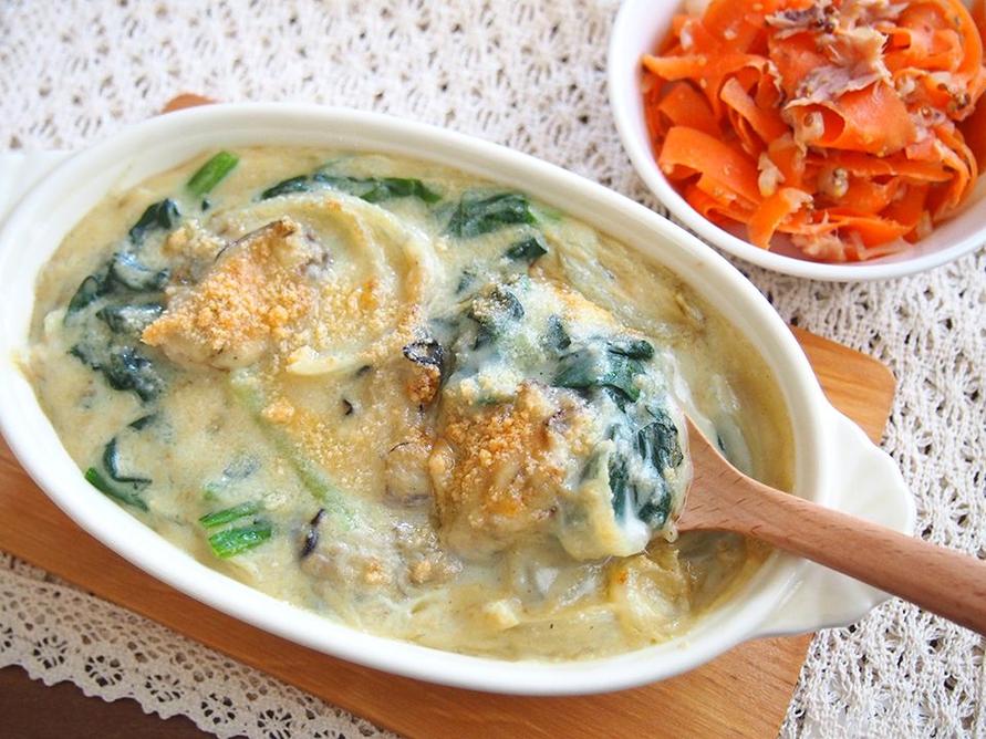 牡蠣とほうれん草の豆乳グラタンと、ツナとにんじんのサラダ
