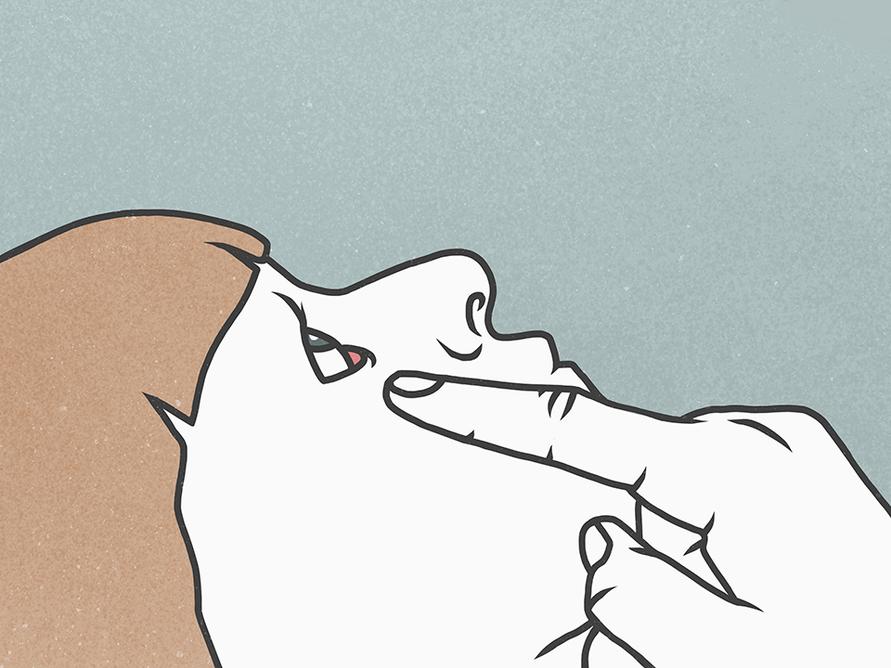 目薬をさそうとする女性