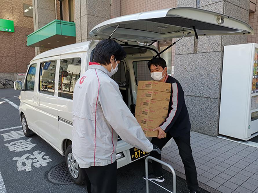 WeSupportでボランティア作業をする人々