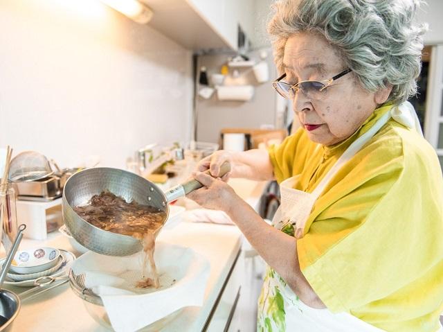 96歳のばぁばが教える「料理きほんのき」。食べることは生きること | ROOMIE（ルーミー）