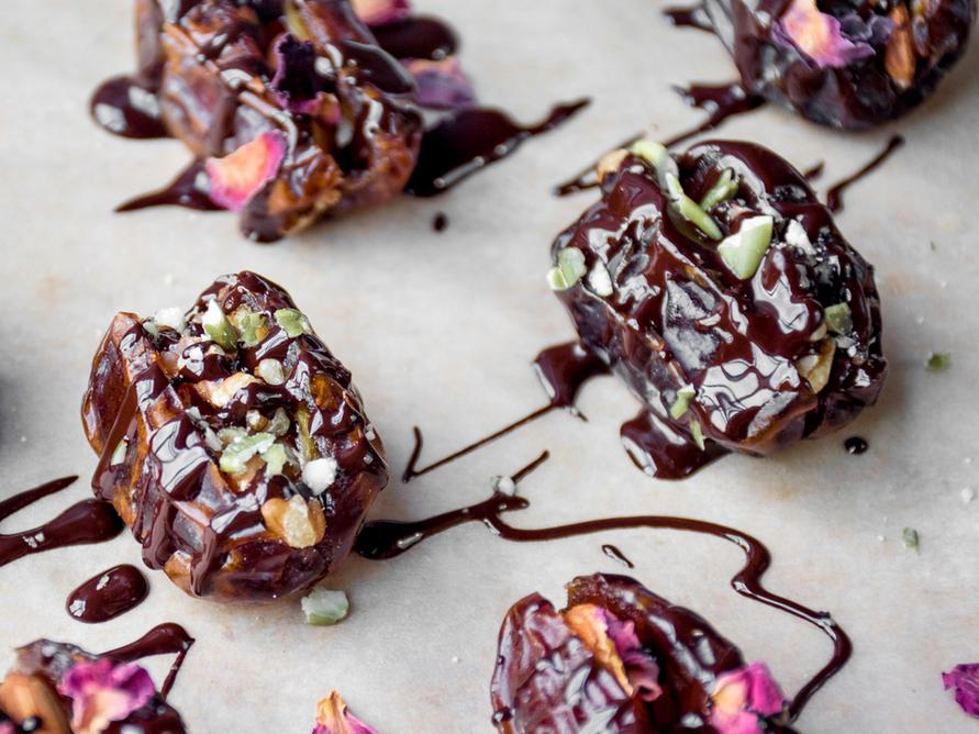 stuffed-dates