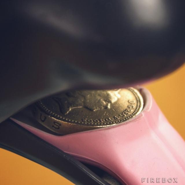 わんちゃんが貯めずに出して、スッキリしちゃう貯金箱 わんちゃんが貯めずに出して、スッキリしちゃう貯金箱