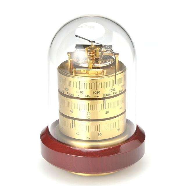 アクリルのドームの中に収められた気圧計が、体調変化も教えて